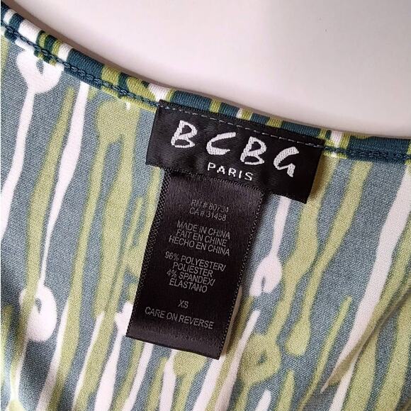 BCBG Paris Green Print Bell Sleeve Deep V Neck Shift Dress Size XS - Picture 8 of 10